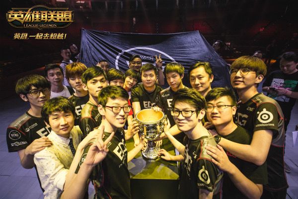 德州扑克判断失误来源（德州扑克决策失误的成因）