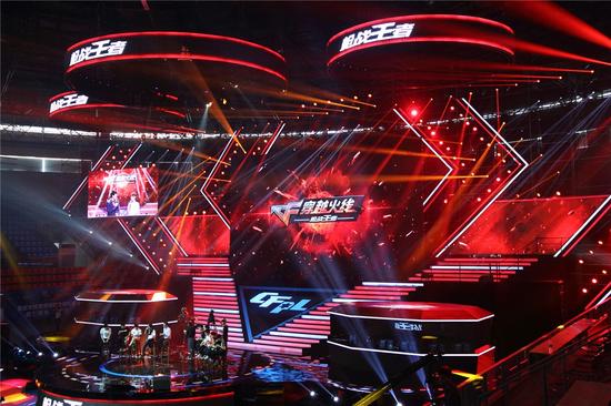三核协作！ Zeus 杰斯重拾状态，两位C位稳稳收割 Hanwha Life Esports 的首局，击溃 KT Rolster